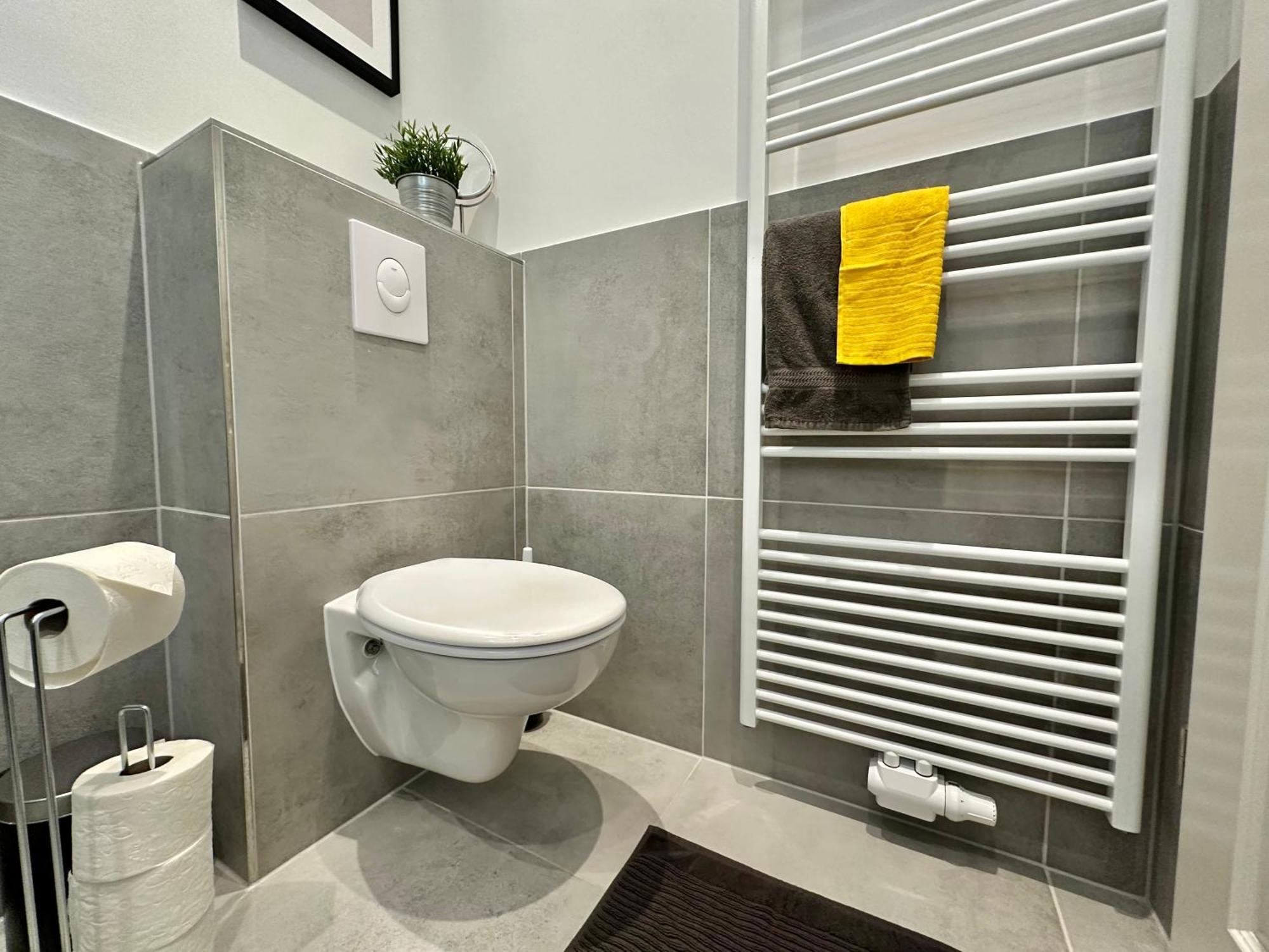 250M Rhine - Quiet Appartement Near Centralstation- Secretplace-K-111-S Koblenz  Exterior photo